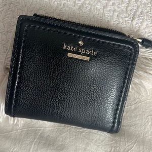 LIKE BRAND NEW! Kate spade Staci black leather wallet.